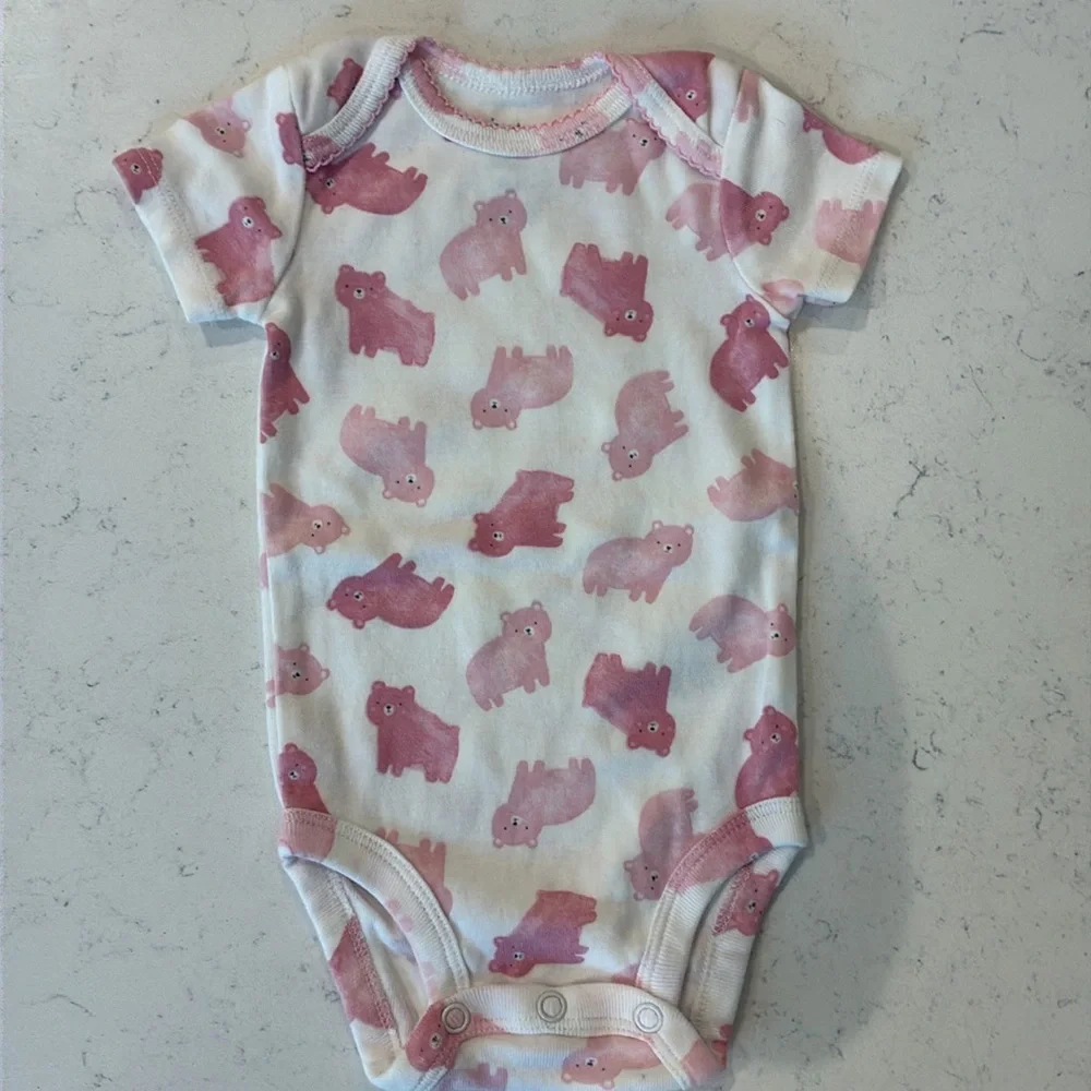 Just One You 4-pack of Onesies with Matching 2-pack of footie pants. Size 3M